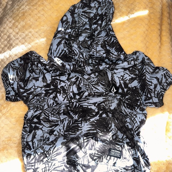 Volcom size 4t 2-sets - Picture 2 of 10